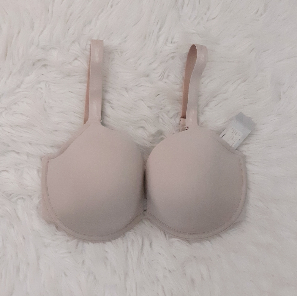 NWT Femi Smooth Cup Plunge Bra